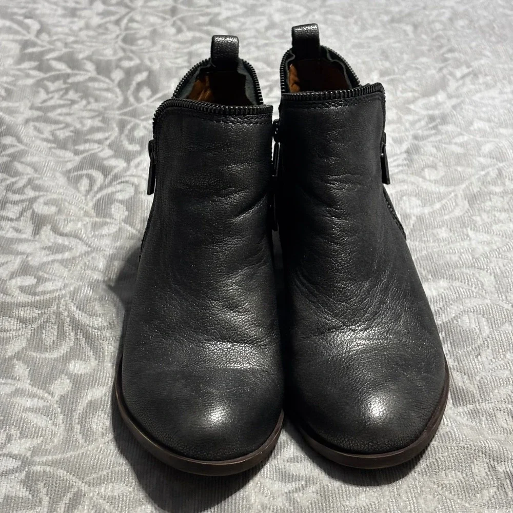 Lucky Brand Basel Metallic Pewter Silver Leather Ankle Booties Side Zip 7M 37 - Picture 9 of 11